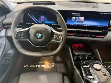 BMW 520i Limousine  Head-UP  Bowers&Wilkins  1 Hand