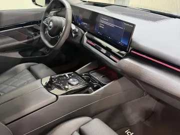 BMW 520i Limousine  Head-UP  Bowers&Wilkins  1 Hand