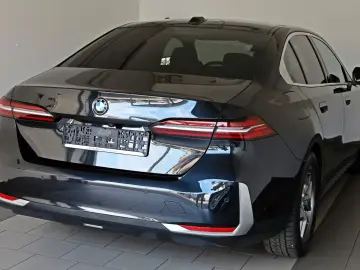 BMW 520d  Travel Innov. Pak Panorama HUD  AHK el  WR