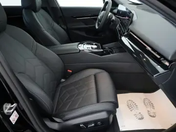 BMW 520d  Travel Innov. Pak Panorama HUD  AHK el  WR