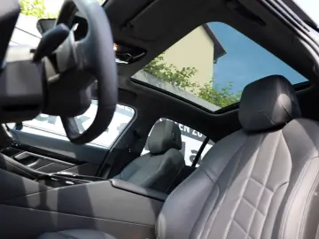 BMW 520d  Travel Innov. Pak Panorama HUD  AHK el  WR