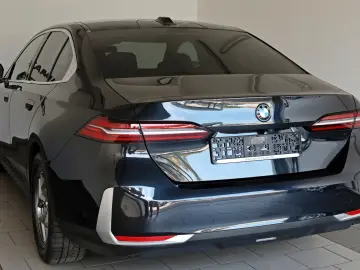 BMW 520d  Travel Innov. Pak Panorama HUD  AHK el  WR