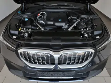 BMW 520d  Travel Innov. Pak Panorama HUD  AHK el  WR