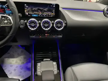 MERCEDES-BENZ EQA 300 4matic Progressive AMG-Räder L…
