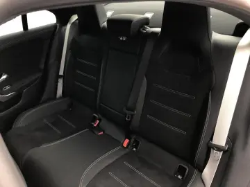MERCEDES-BENZ CLA 200 d Coupe AMG AMG MBUX MBeam Night AHK