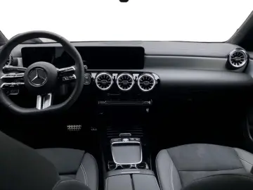 MERCEDES-BENZ CLA 200 d Coupe AMG AMG MBUX MBeam Night AHK
