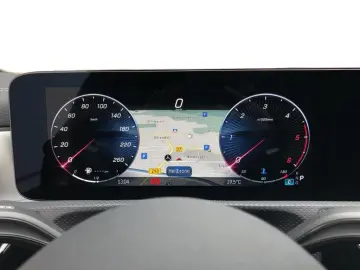 MERCEDES-BENZ CLA 200 d Coupe AMG AMG MBUX MBeam Night AHK