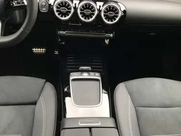 MERCEDES-BENZ CLA 200 d Coupe AMG AMG MBUX MBeam Night AHK
