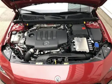 MERCEDES-BENZ CLA 200 d Coupe AMG AMG MBUX MBeam Night AHK