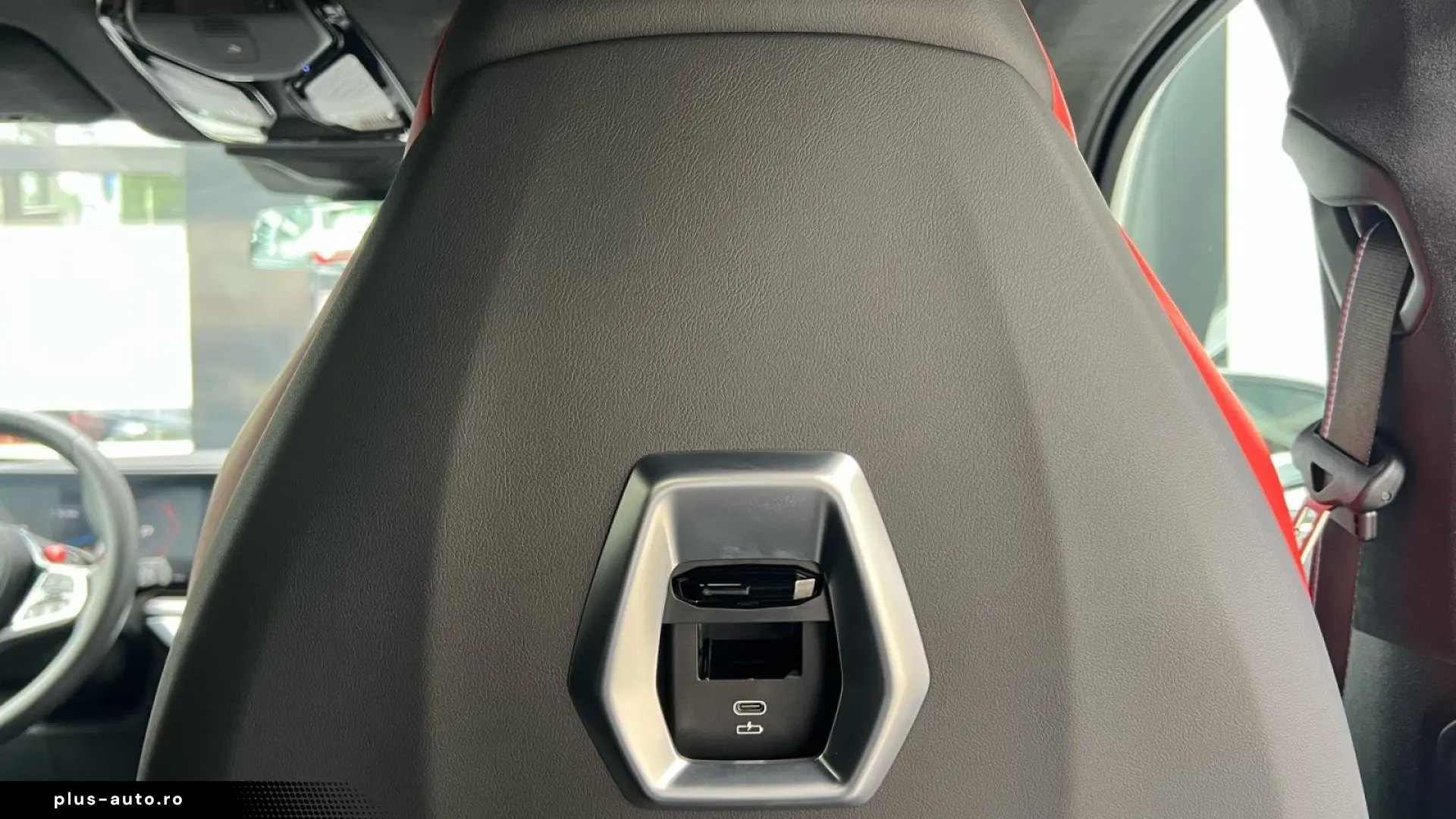 BMW XM Performance  anul 2024  748 CP.