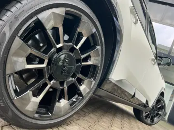 BMW XM Performance  anul 2024  748 CP.