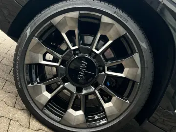 BMW XM Performance  anul 2024  748 CP.