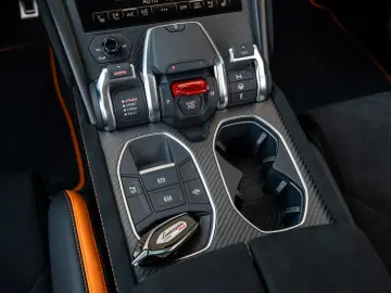 LAMBORGHINI URUS PERFORMANTE FULL Carbon 23