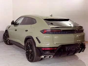 LAMBORGHINI Urus SE VERDE TURBINE LUCIDO PPF B&O 3D 23