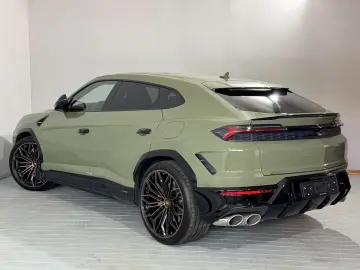 LAMBORGHINI Urus SE VERDE TURBINE LUCIDO PPF B&O 3D 23