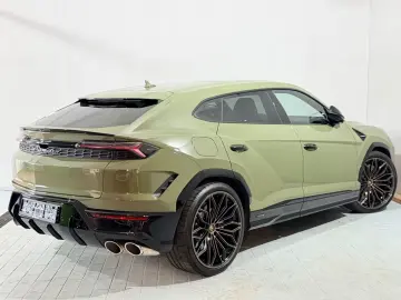 LAMBORGHINI Urus SE VERDE TURBINE LUCIDO PPF B&O 3D 23
