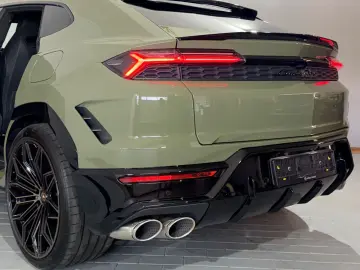 LAMBORGHINI Urus SE VERDE TURBINE LUCIDO PPF B&O 3D 23