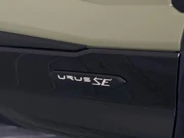 LAMBORGHINI Urus SE VERDE TURBINE LUCIDO PPF B&O 3D 23