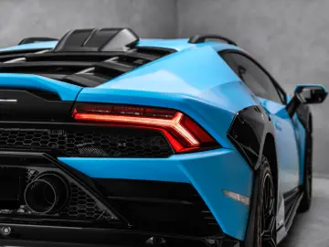 LAMBORGHINI Huracán Sterrato