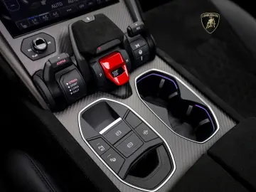 LAMBORGHINI Urus Performante MY24