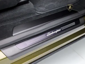 LAMBORGHINI Urus Performante MY24