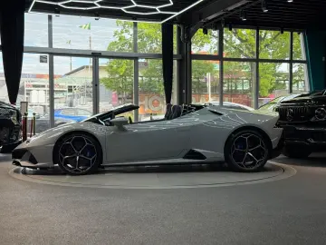 LAMBORGHINI Huracán EVO Spyder