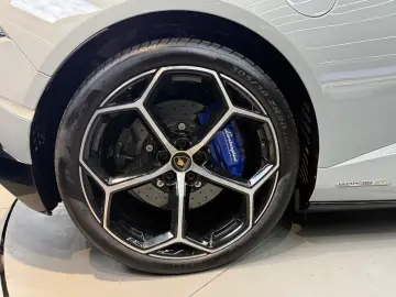 LAMBORGHINI Huracán EVO Spyder
