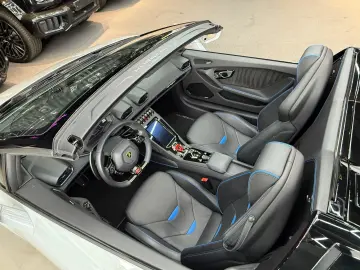 LAMBORGHINI Huracán EVO Spyder