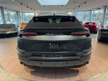 LAMBORGHINI Urus Performante  Matt Lack Panorama B&O 23