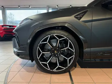 LAMBORGHINI Urus Performante  Matt Lack Panorama B&O 23