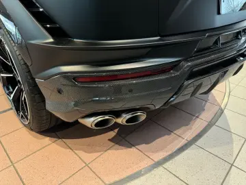 LAMBORGHINI Urus Performante  Matt Lack Panorama B&O 23