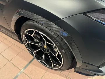 LAMBORGHINI Urus Performante  Matt Lack Panorama B&O 23