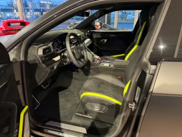 LAMBORGHINI Urus Performante  Matt Lack Panorama B&O 23