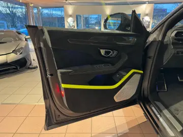LAMBORGHINI Urus Performante  Matt Lack Panorama B&O 23