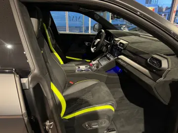 LAMBORGHINI Urus Performante  Matt Lack Panorama B&O 23