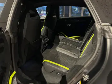 LAMBORGHINI Urus Performante  Matt Lack Panorama B&O 23