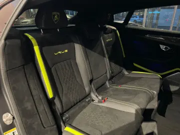 LAMBORGHINI Urus Performante  Matt Lack Panorama B&O 23