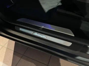 LAMBORGHINI Urus Performante  Matt Lack Panorama B&O 23