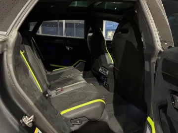 LAMBORGHINI Urus Performante  Matt Lack Panorama B&O 23