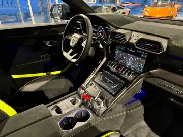 LAMBORGHINI Urus Performante  Matt Lack Panorama B&O 23