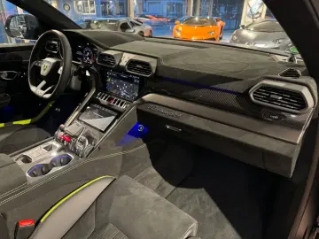 LAMBORGHINI Urus Performante  Matt Lack Panorama B&O 23