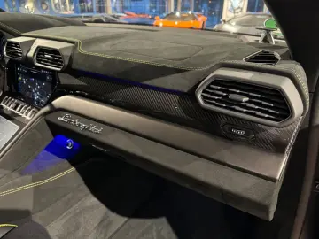 LAMBORGHINI Urus Performante  Matt Lack Panorama B&O 23