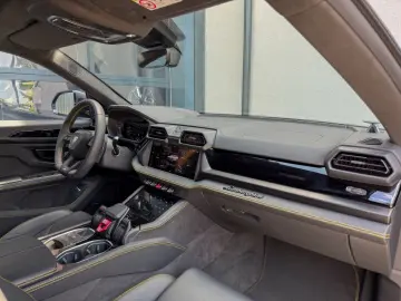 LAMBORGHINI Urus SE -9.500KM-PANO-23 -B&O