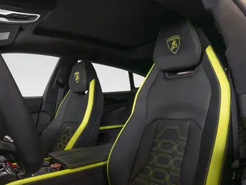 LAMBORGHINI Urus SE   Verde Scandal   Akrapovic   Black Roof