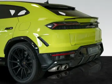 LAMBORGHINI Urus SE   Verde Scandal   Akrapovic   Black Roof