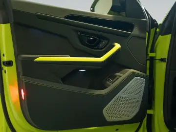 LAMBORGHINI Urus SE   Verde Scandal   Akrapovic   Black Roof