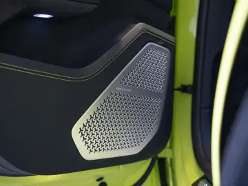 LAMBORGHINI Urus SE   Verde Scandal   Akrapovic   Black Roof