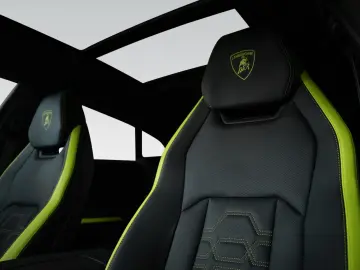 LAMBORGHINI Urus SE   Verde Scandal   Akrapovic   Black Roof