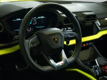 LAMBORGHINI Urus SE   Verde Scandal   Akrapovic   Black Roof