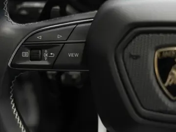 LAMBORGHINI Urus SE   Verde Scandal   Akrapovic   Black Roof